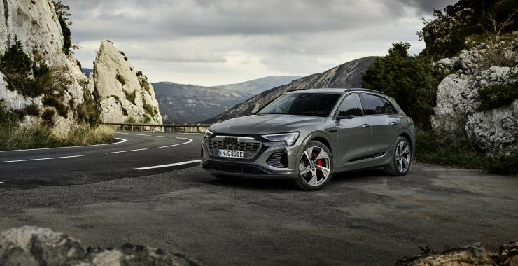 https://www.deutsche-versicherungsboerse.de/images/artikel-slider/maklerprozesse/966/q8 e tron_resized.jpg